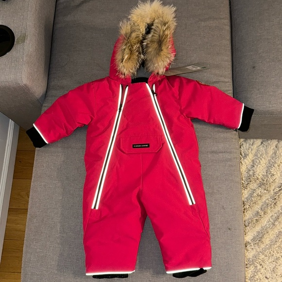 Canada Goose Baby Snowsuit - Picture 4 of 4